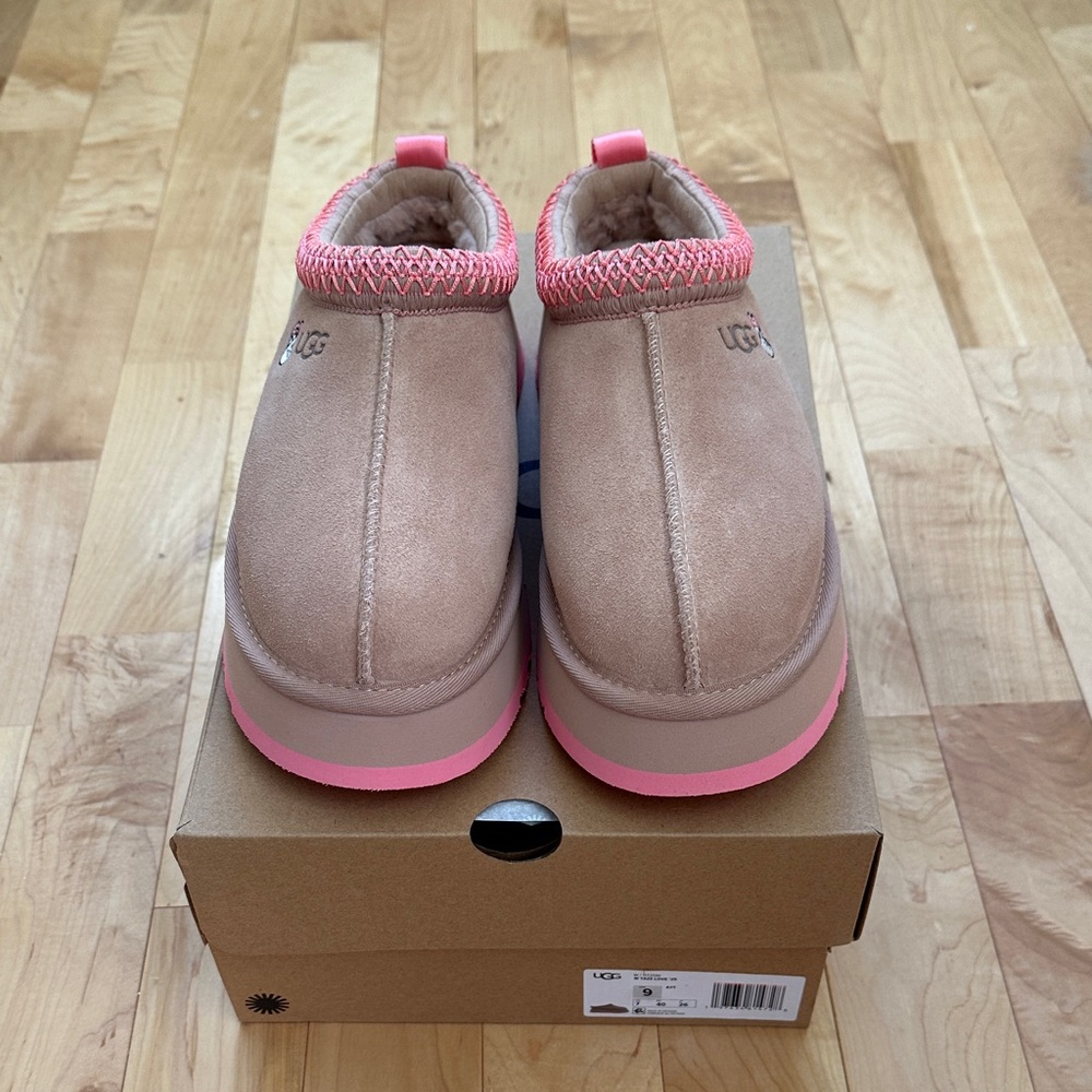 NWT UGG Tazz Love 25’